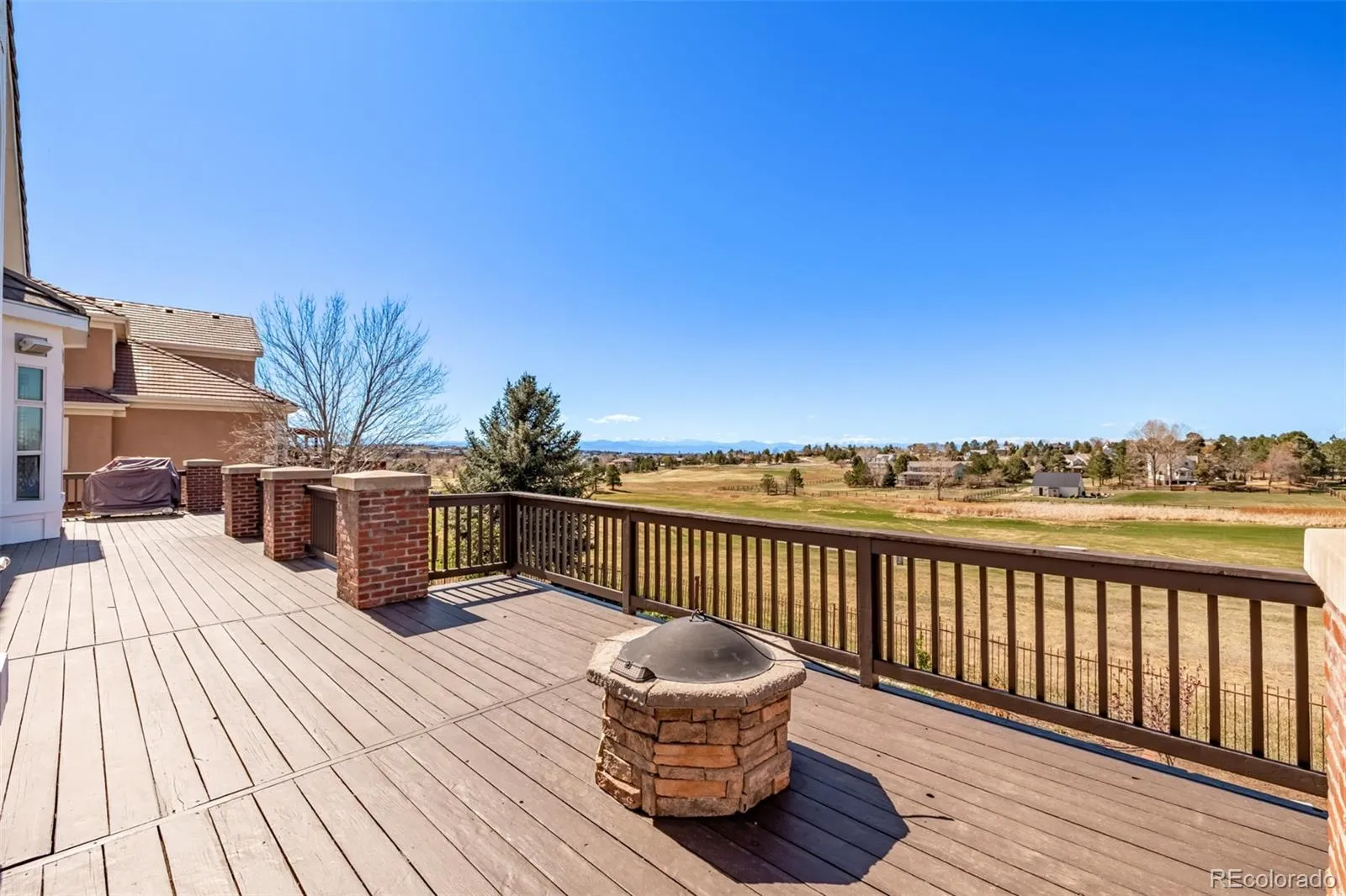 6615 S Quemoy Circle Aurora CO 80016 MLS #REC8432799 04092026030756 1600 48