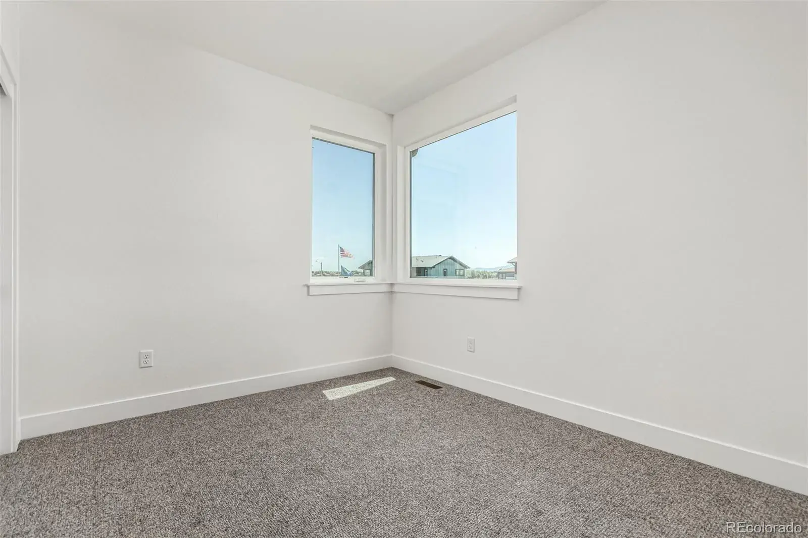 5584 Moosehead Circle Longmont CO 80504 MLS #REC8435301 01142026050525 1600 26
