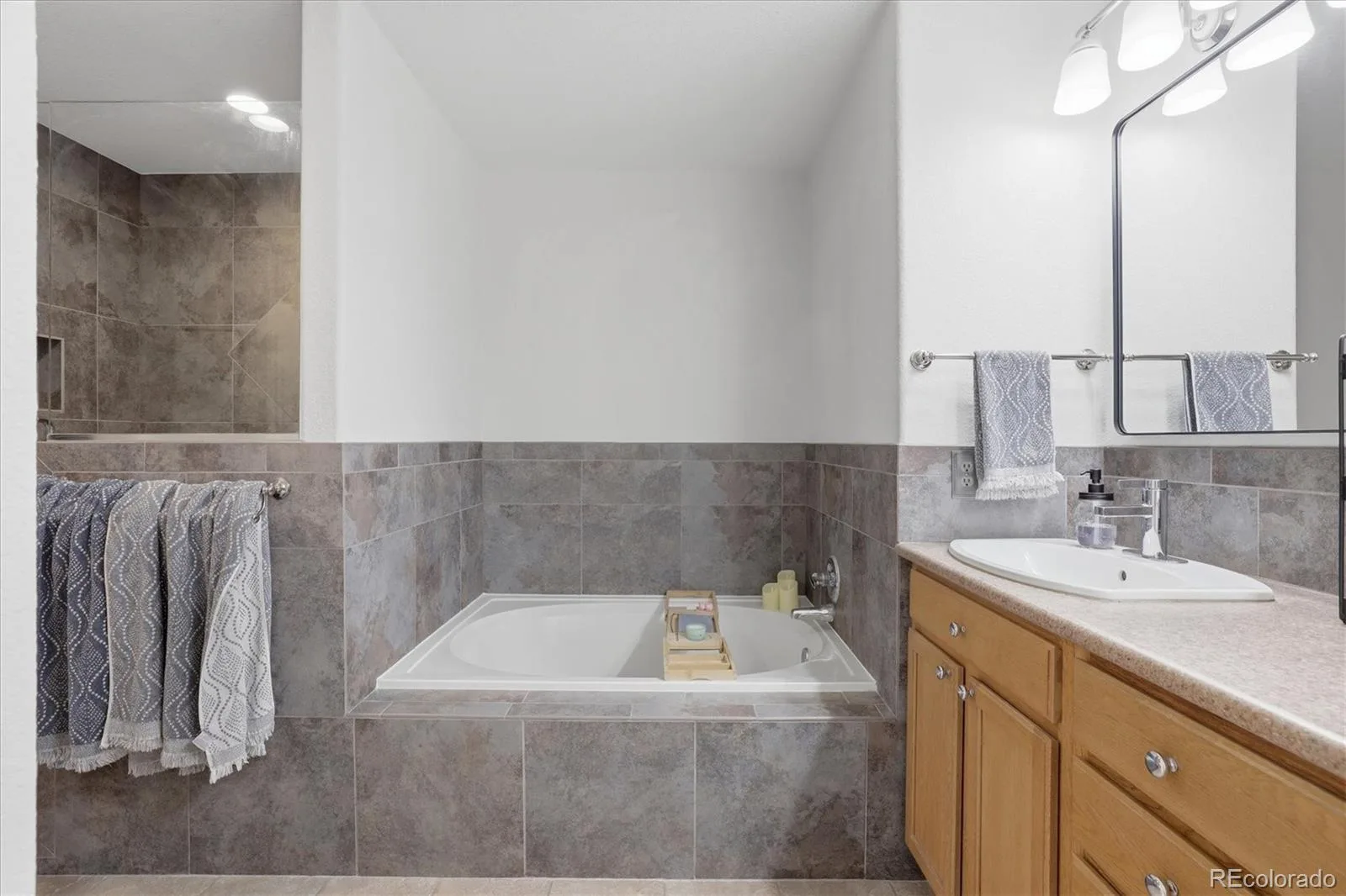 6607 S Forest Way #E Centennial CO 80121 | MLS #REC8438342 08252026215003 1600 15
