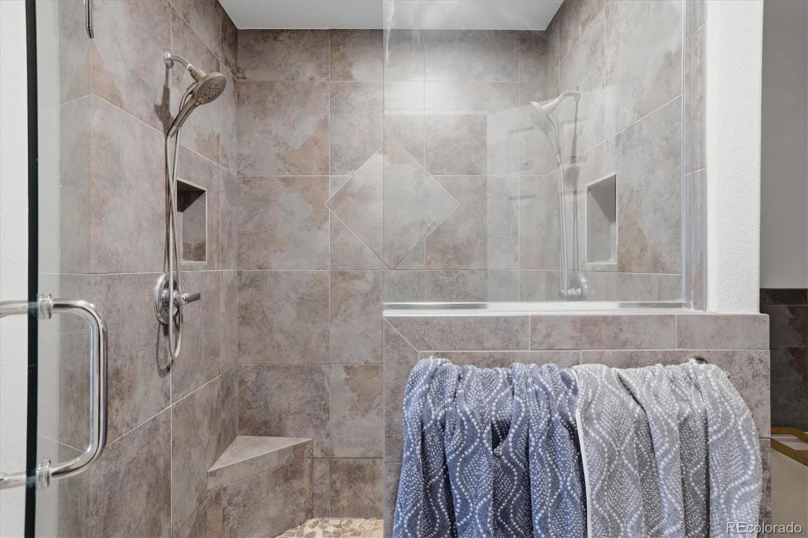 6607 S Forest Way #E Centennial CO 80121 | MLS #REC8438342 08252026215003 1600 17