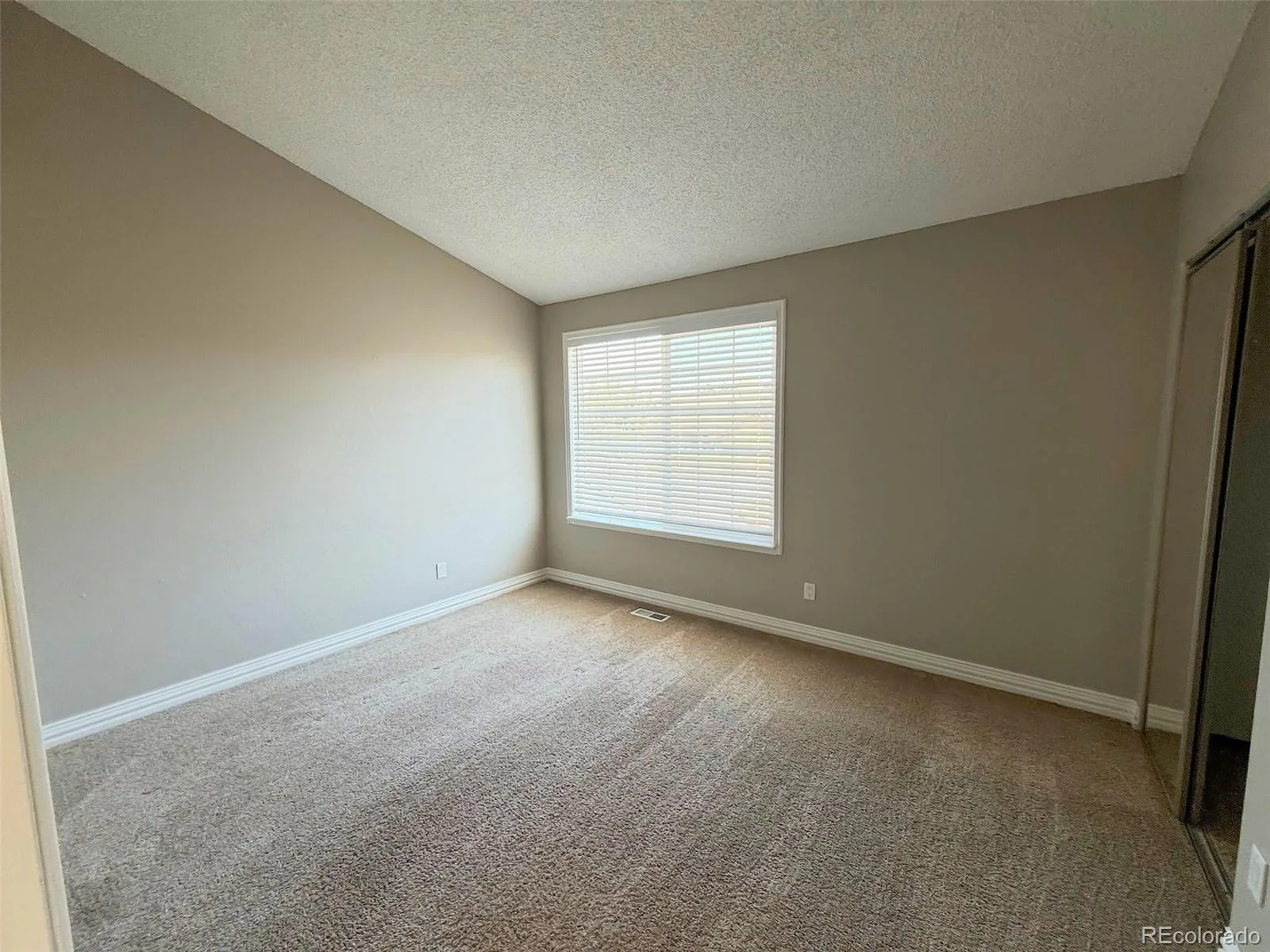 10577 W Maplewood Drive #B Littleton CO 80127 | MLS #REC8439525 08042026002952 1600 18