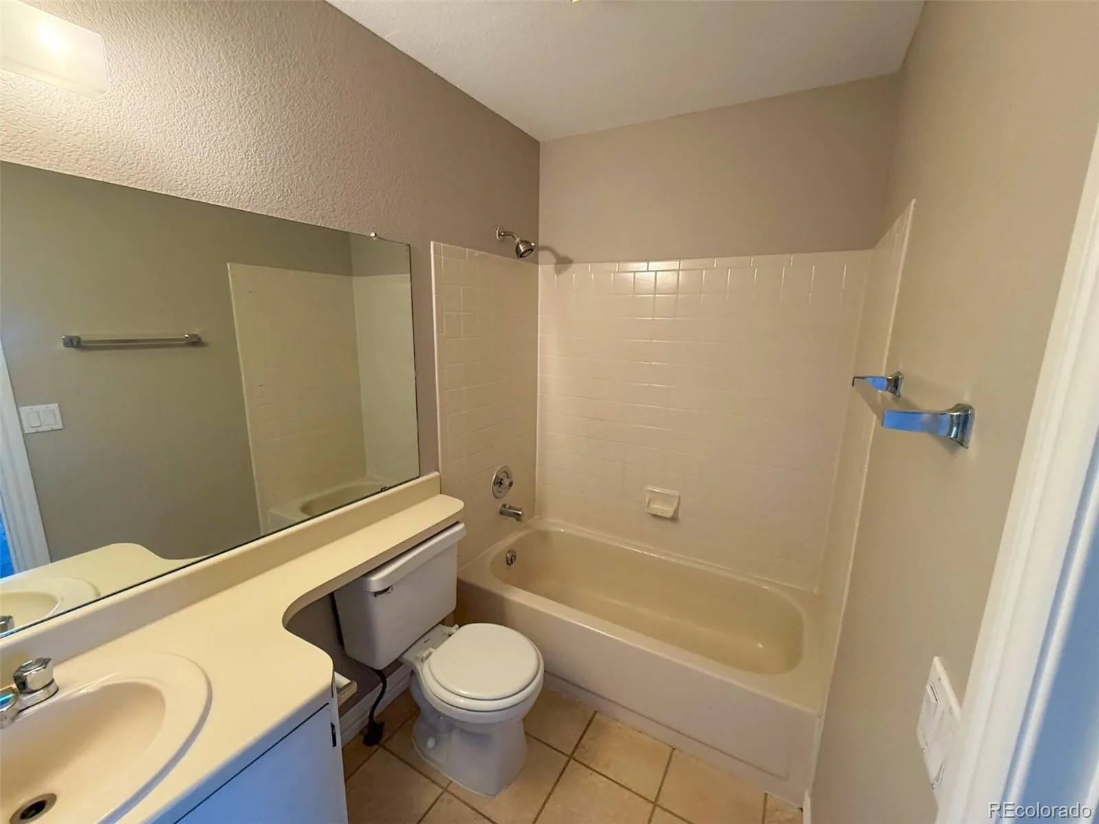 10577 W Maplewood Drive #B Littleton CO 80127 | MLS #REC8439525 08042026002952 1600 20