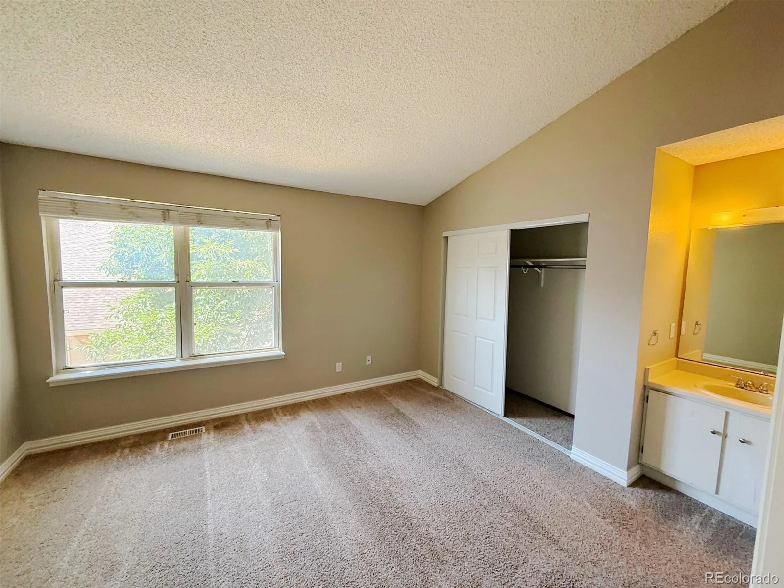 10577 W Maplewood Drive #B Littleton CO 80127 | MLS #REC8439525 08042026002952 1600 22