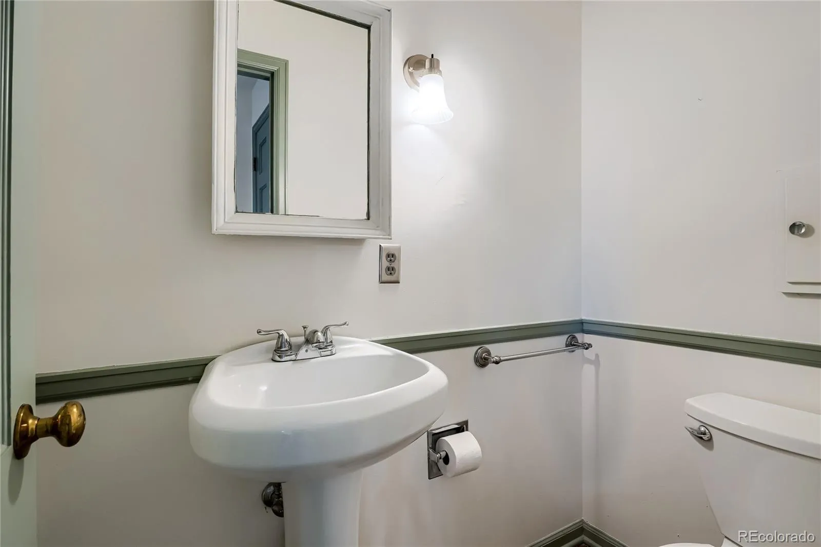 3320 S Locust Street Denver CO 80222 MLS #REC8442509 05202026223320 1600 11