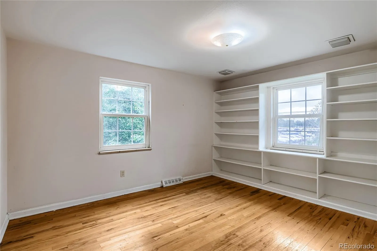 3320 S Locust Street Denver CO 80222 MLS #REC8442509 05202026223320 1600 15