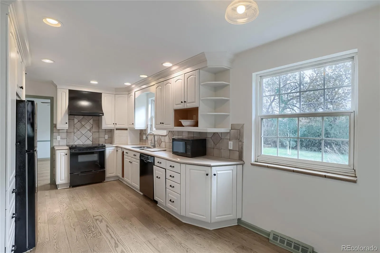 3320 S Locust Street Denver CO 80222 MLS #REC8442509 05202026223320 1600 7