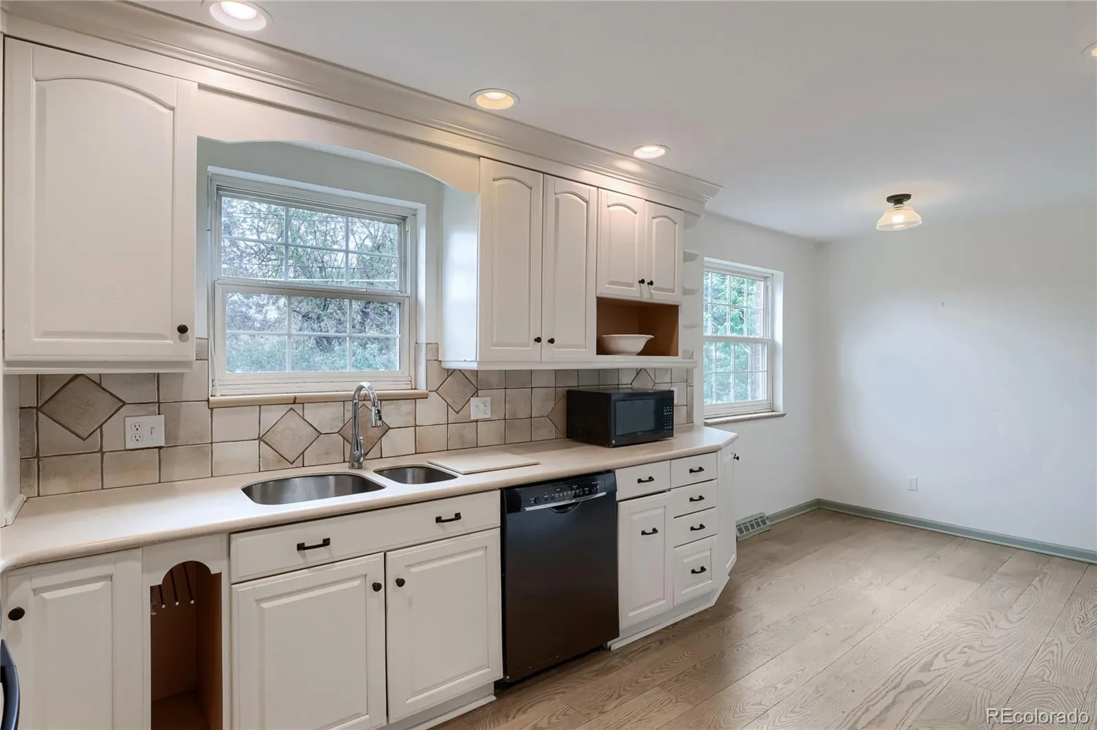 3320 S Locust Street Denver CO 80222 MLS #REC8442509 05202026223320 1600 9