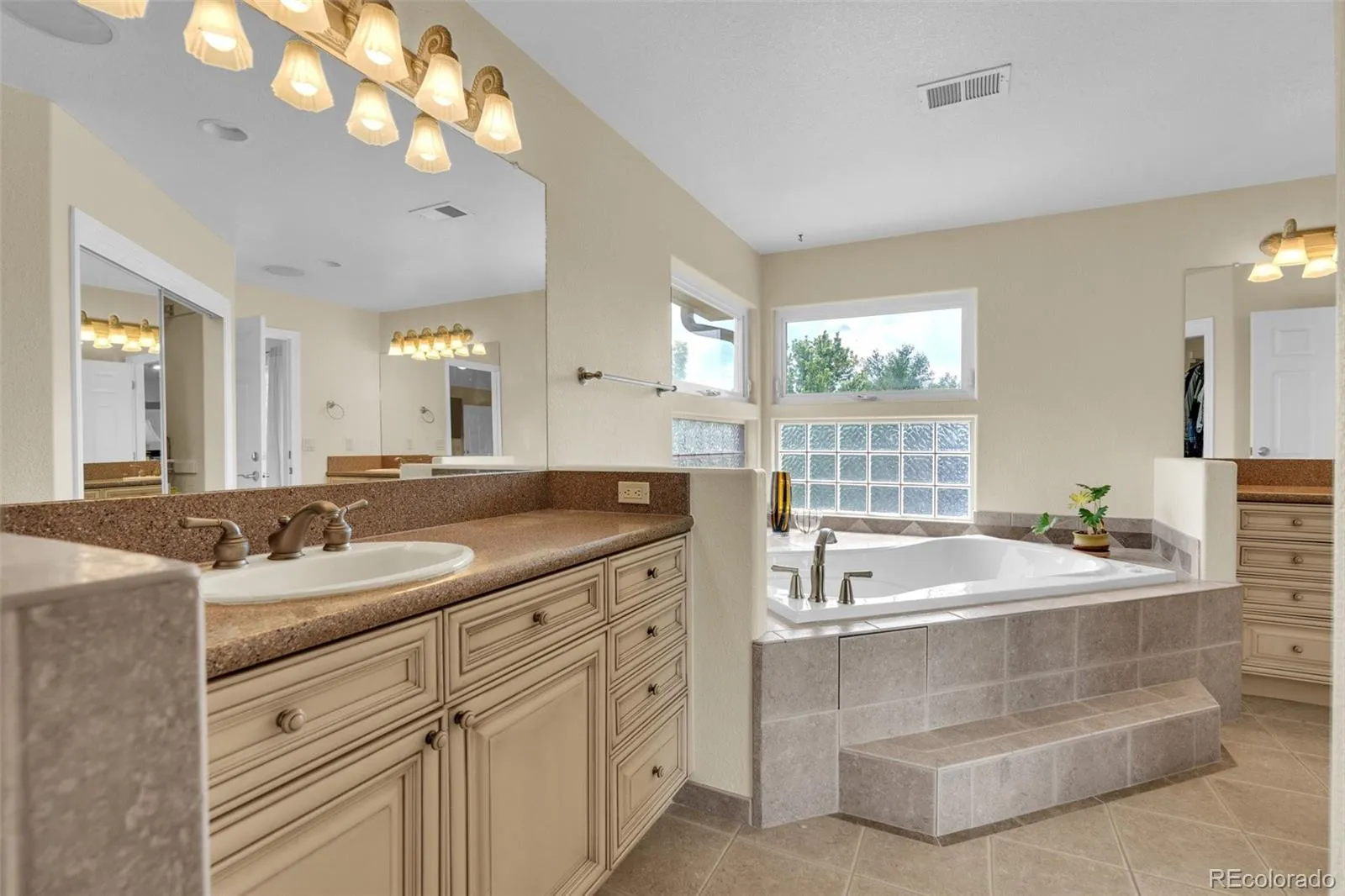 6493 S Sedalia Street Aurora CO 80016 MLS #REC8442780 05182026225645 1600 22