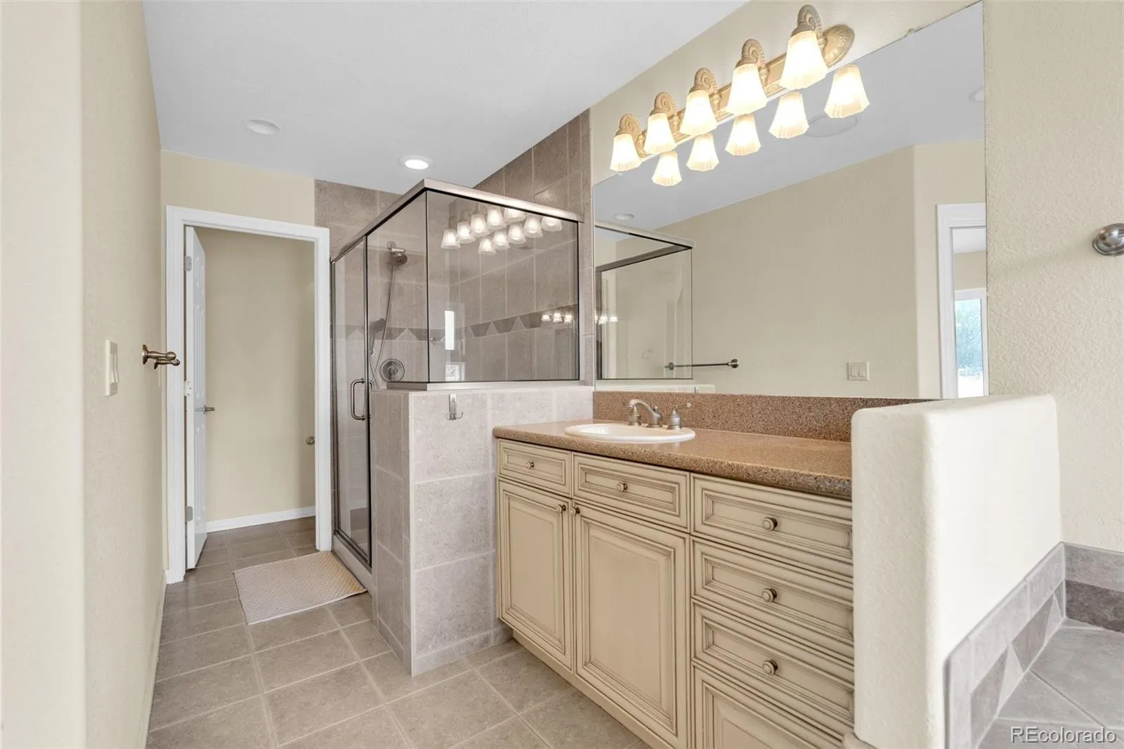 6493 S Sedalia Street Aurora CO 80016 MLS #REC8442780 05182026225645 1600 24