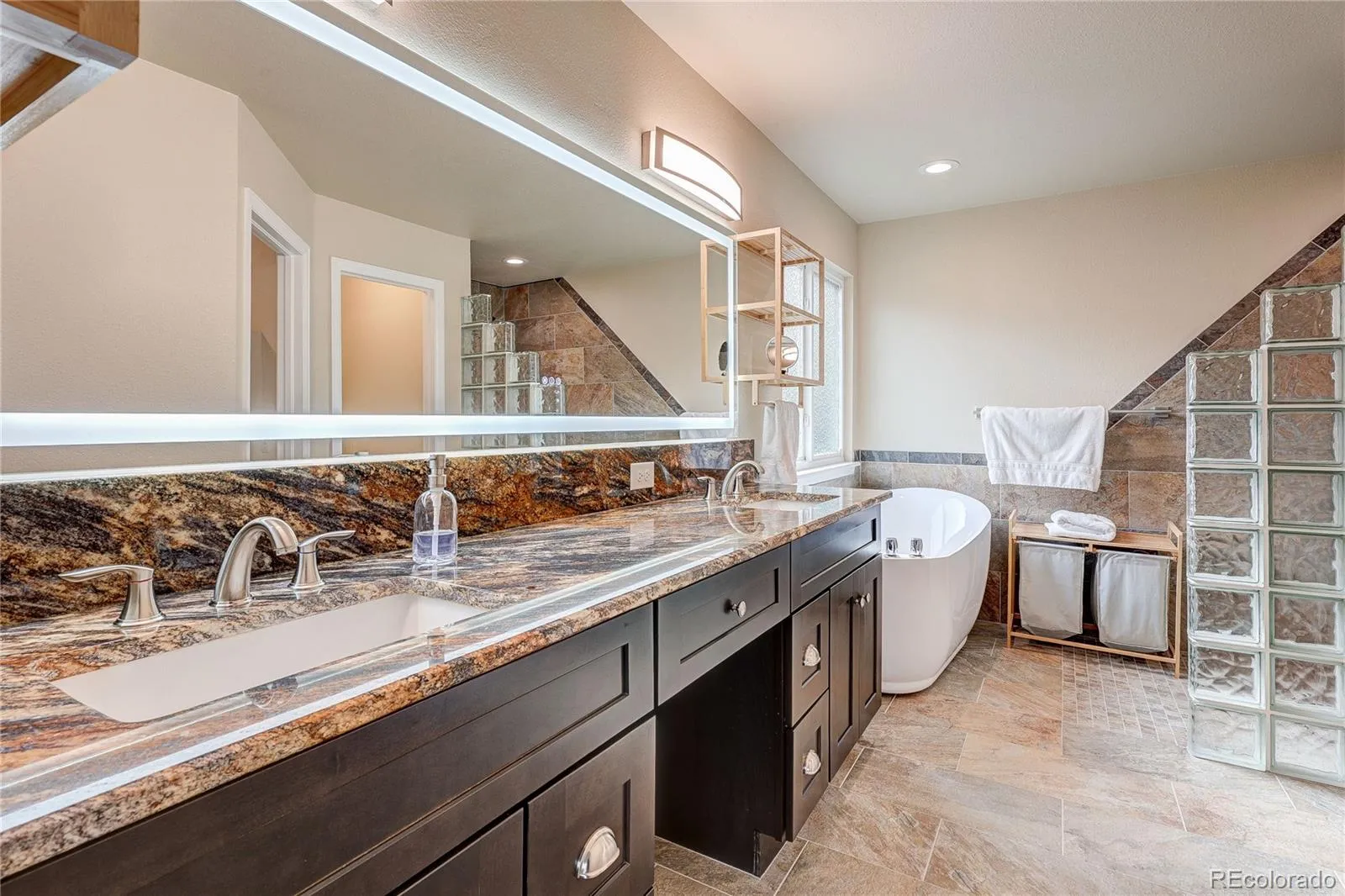 17808 E Oakwood Lane Aurora CO 80016 MLS #REC8444065 04302026010524 1600 25