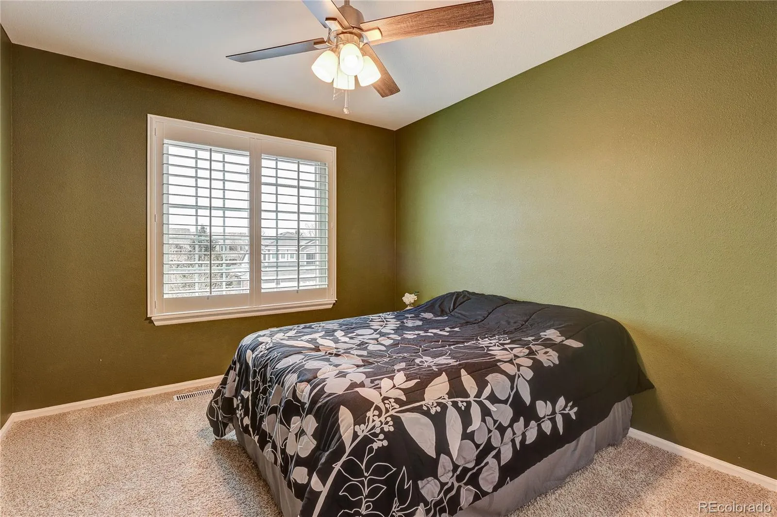 17808 E Oakwood Lane Aurora CO 80016 MLS #REC8444065 04302026010524 1600 32