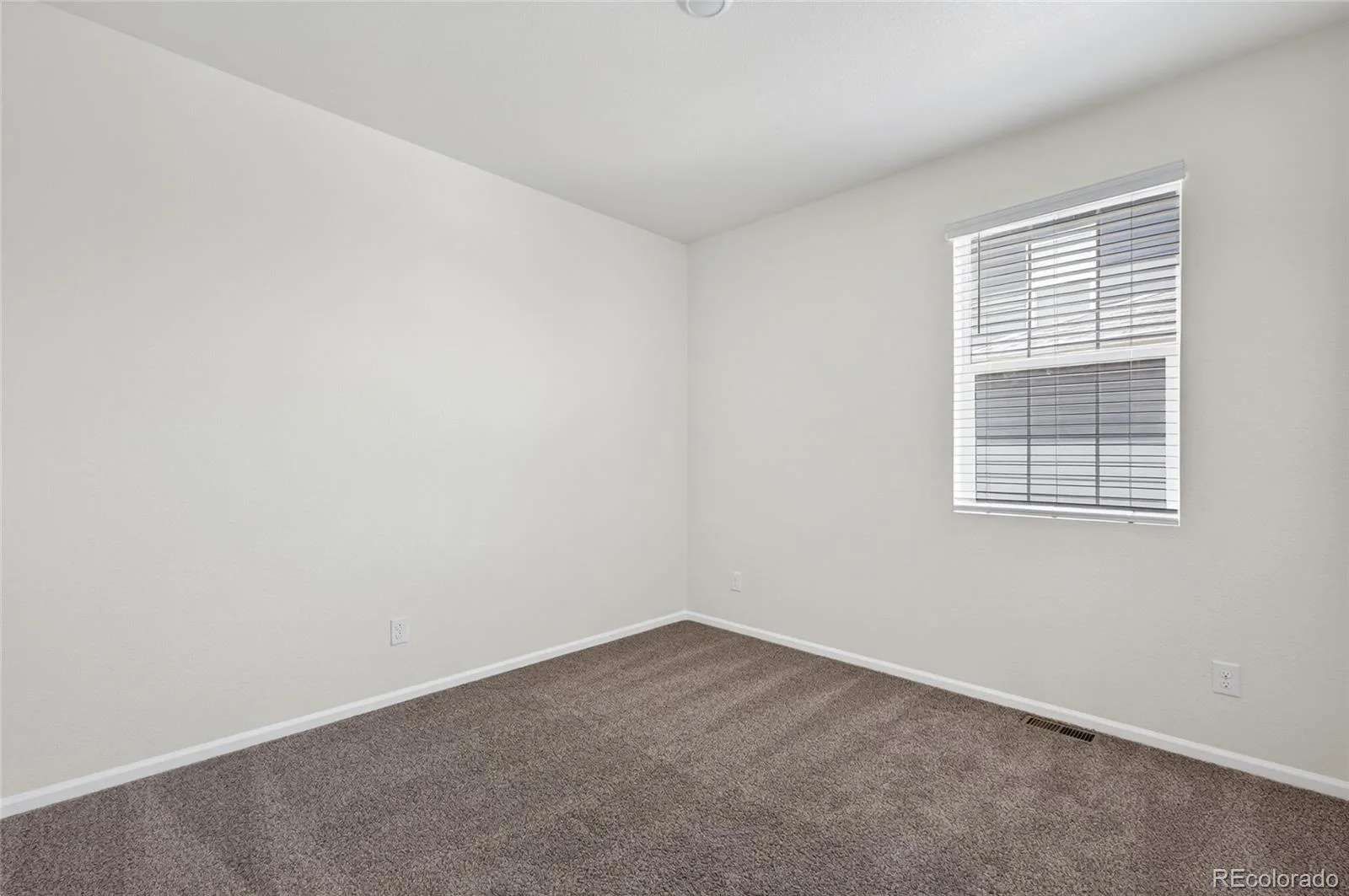 5921 Plains End Court Castle Rock CO 80104 | MLS #REC8446251 06052026031728 1600 25