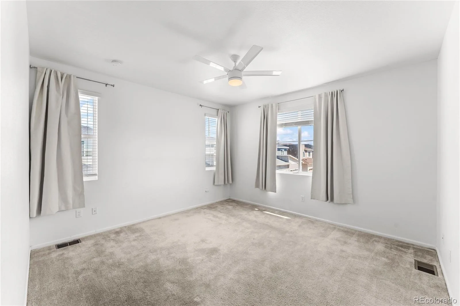 24223 E 41st Avenue Aurora CO 80019 | MLS #REC8446391 08242026175928 1600 23