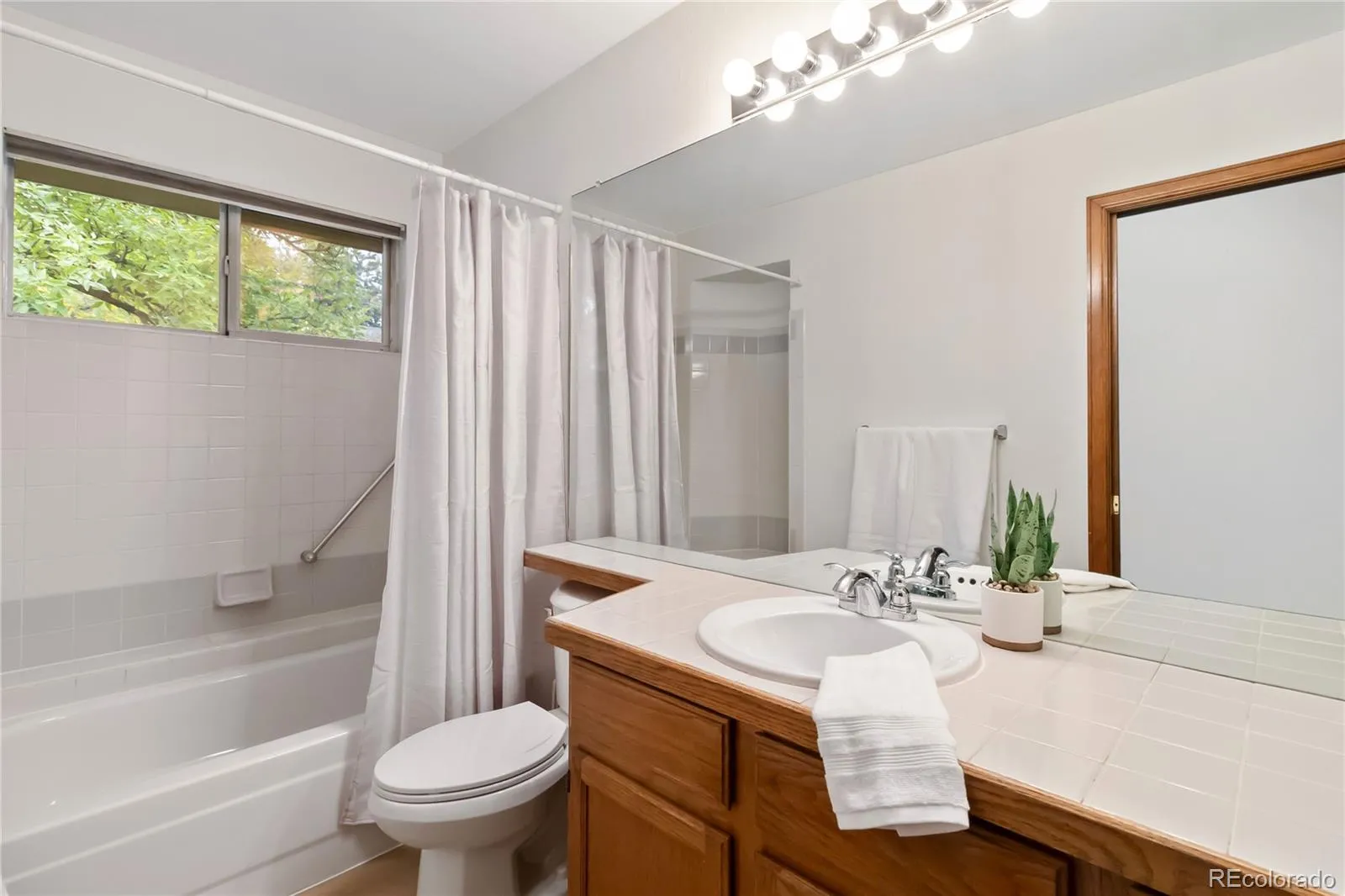 2136 S Scranton Way Aurora CO 80014 MLS #REC8449564 04162026003649 1600 10