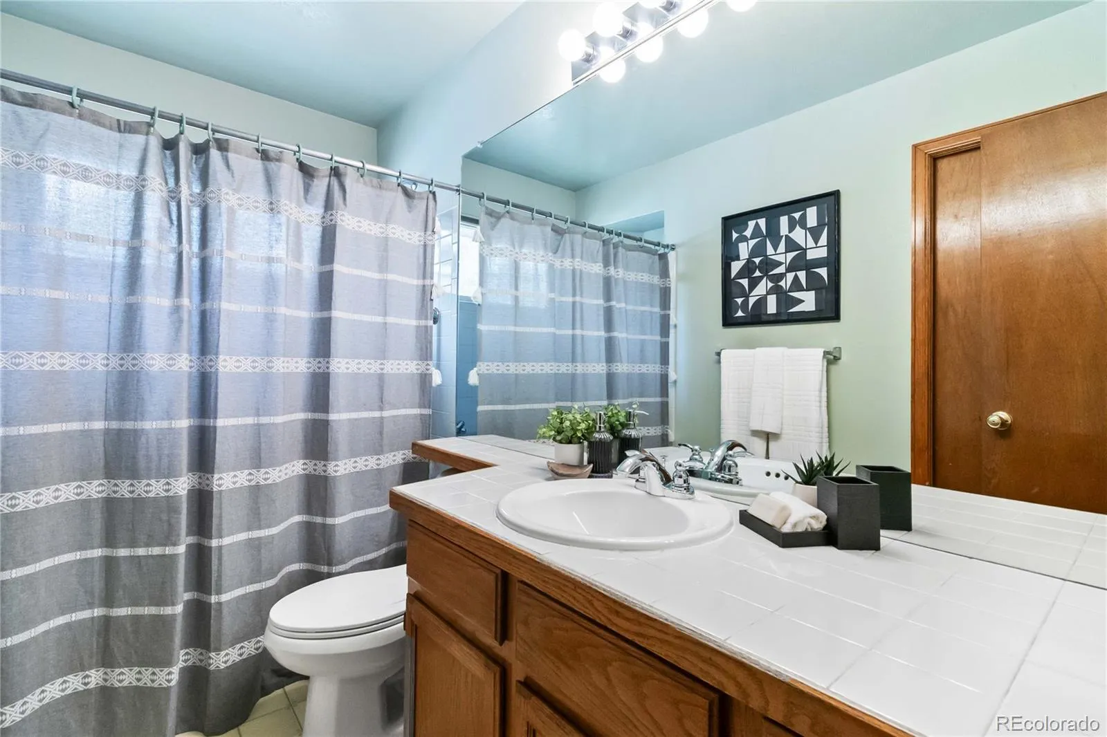 2136 S Scranton Way Aurora CO 80014 MLS #REC8449564 04162026003649 1600 14