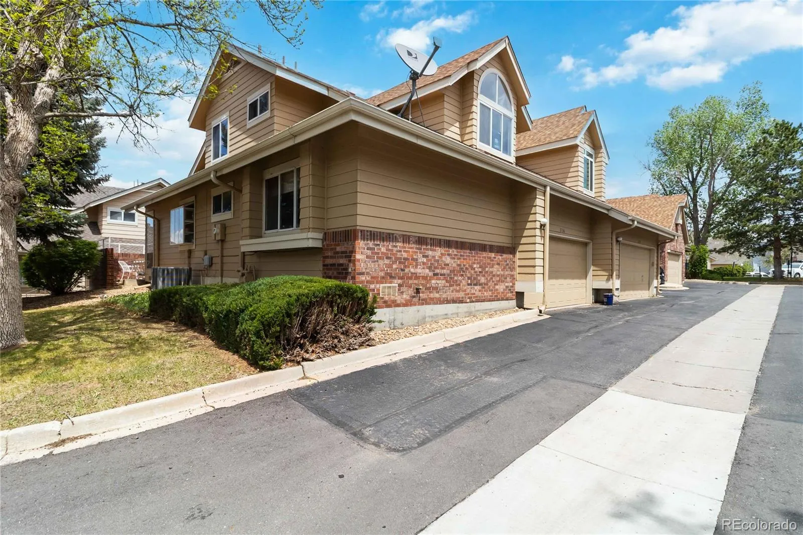 2136 S Scranton Way Aurora CO 80014 MLS #REC8449564 04162026003649 1600 15