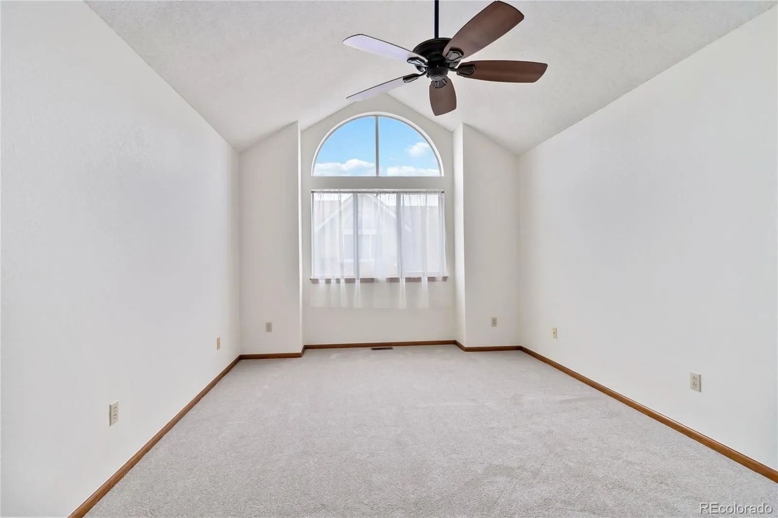 2136 S Scranton Way Aurora CO 80014 MLS #REC8449564 04162026003649 1600 7