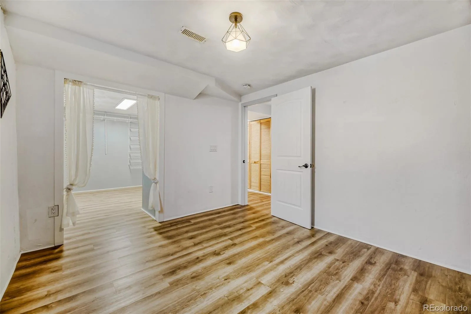 04032026221047 1600 10