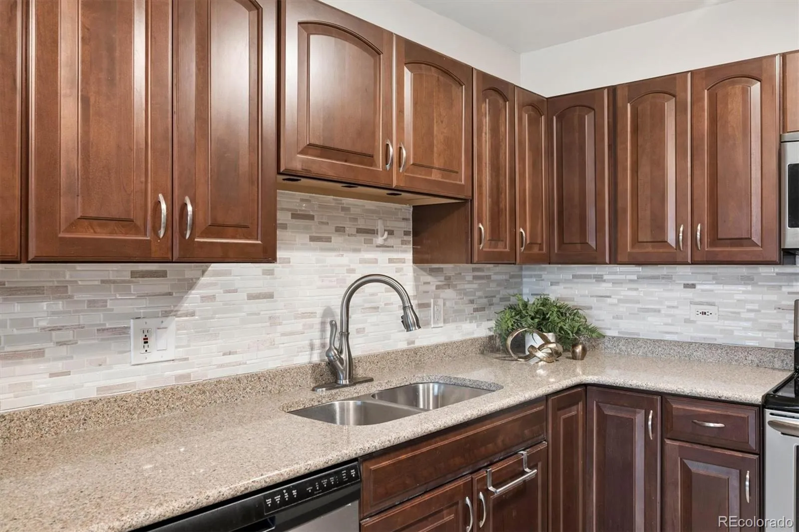 690 S Alton Way #6C Denver CO 80247 MLS #REC8457585 05212026192200 1600 8