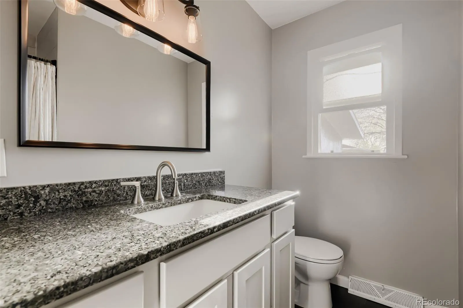 4695 S Kalamath Street Englewood CO 80110 MLS #REC8462666 05222026222610 1600 16