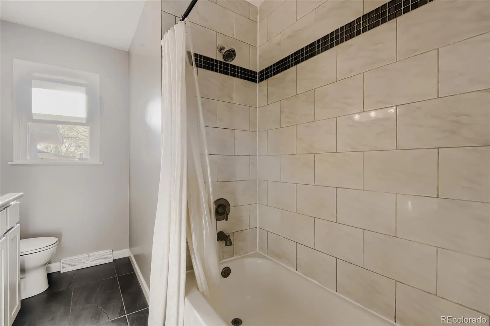 4695 S Kalamath Street Englewood CO 80110 MLS #REC8462666 05222026222610 1600 17