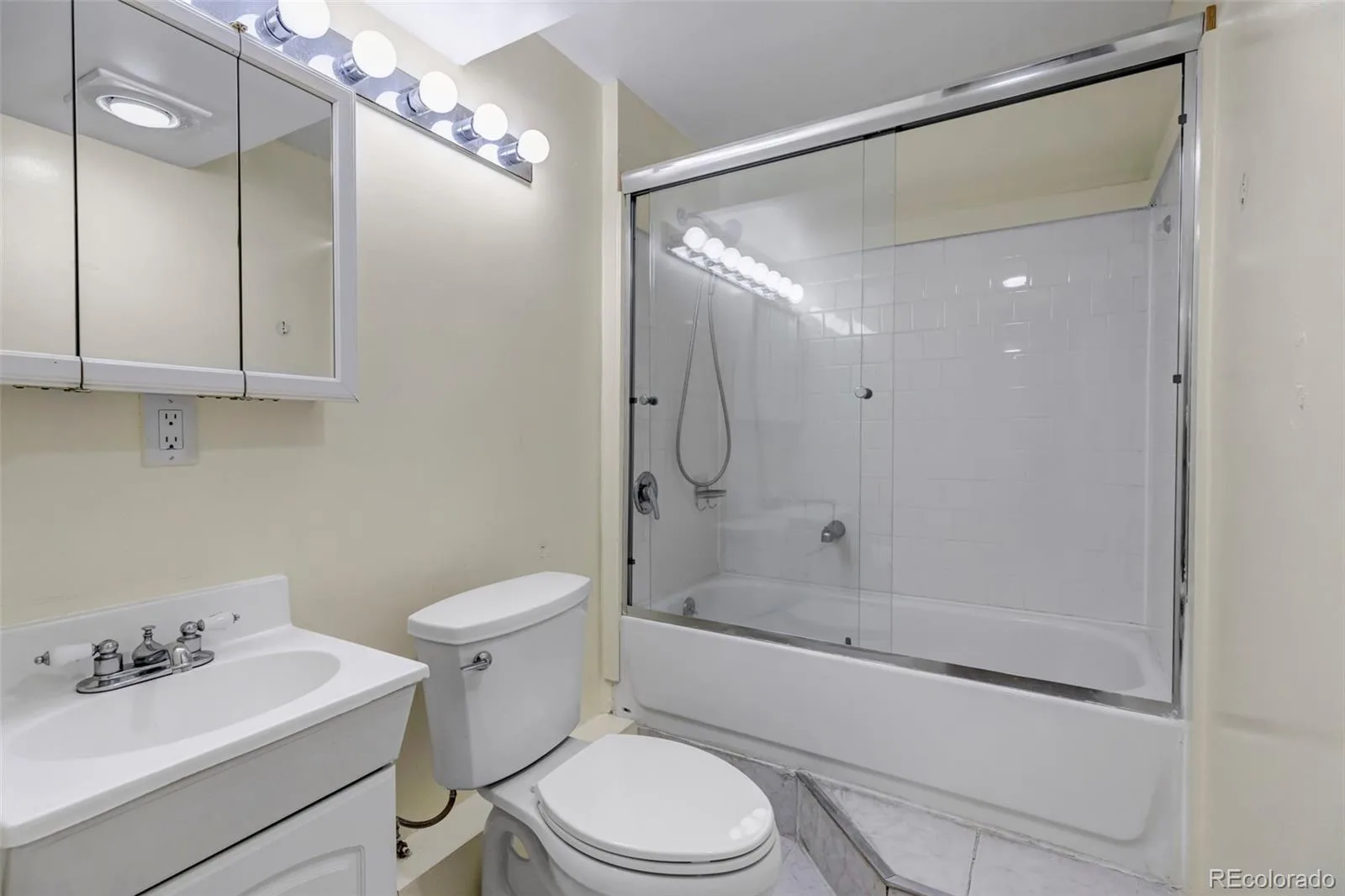 18215 E Warren Avenue Aurora CO 80013 | MLS #REC8465671 08122026174931 1600 37