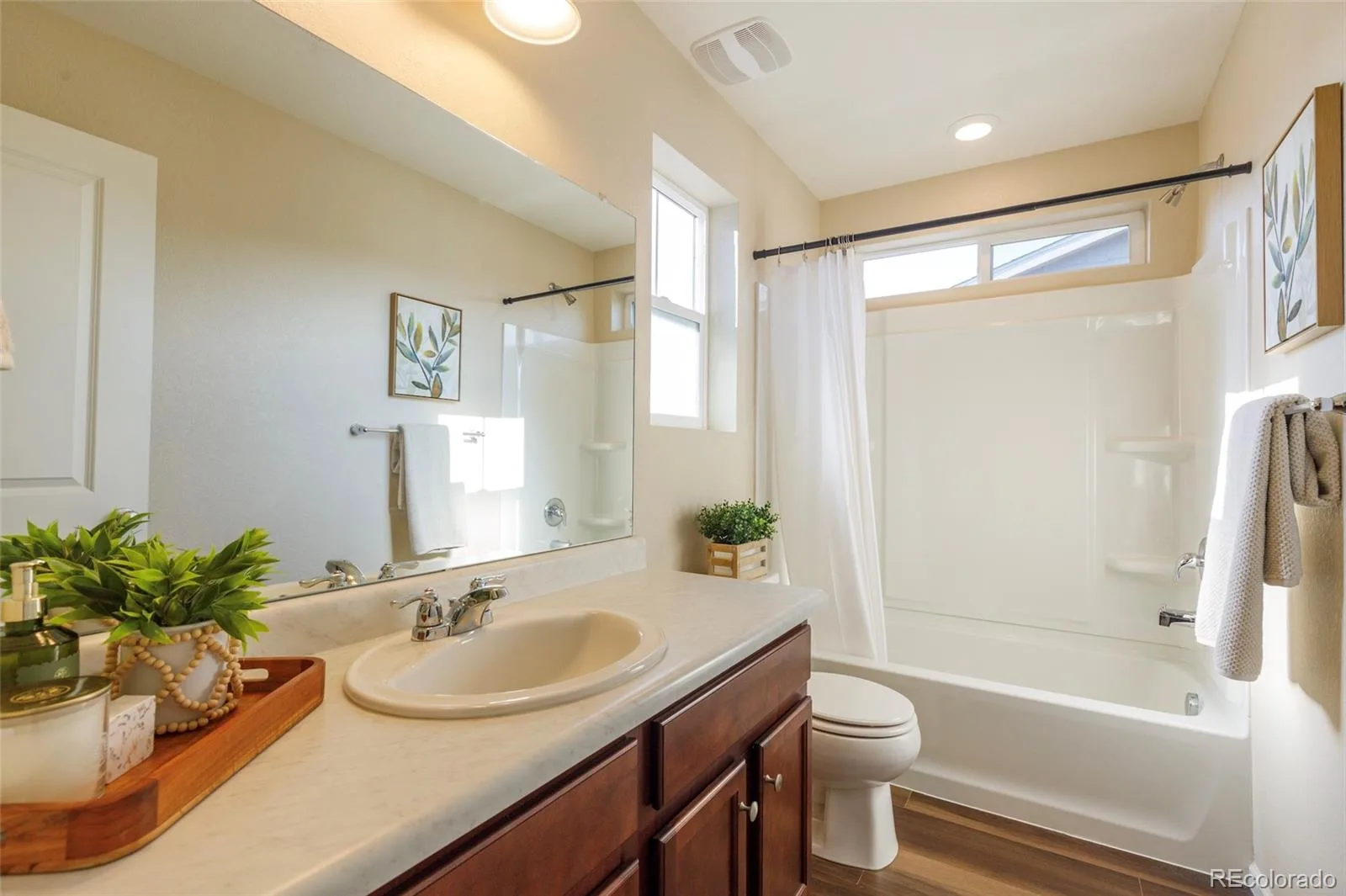 21719 E Quincy Circle Aurora CO 80015 | MLS #REC8466063 07032026005544 1600 36