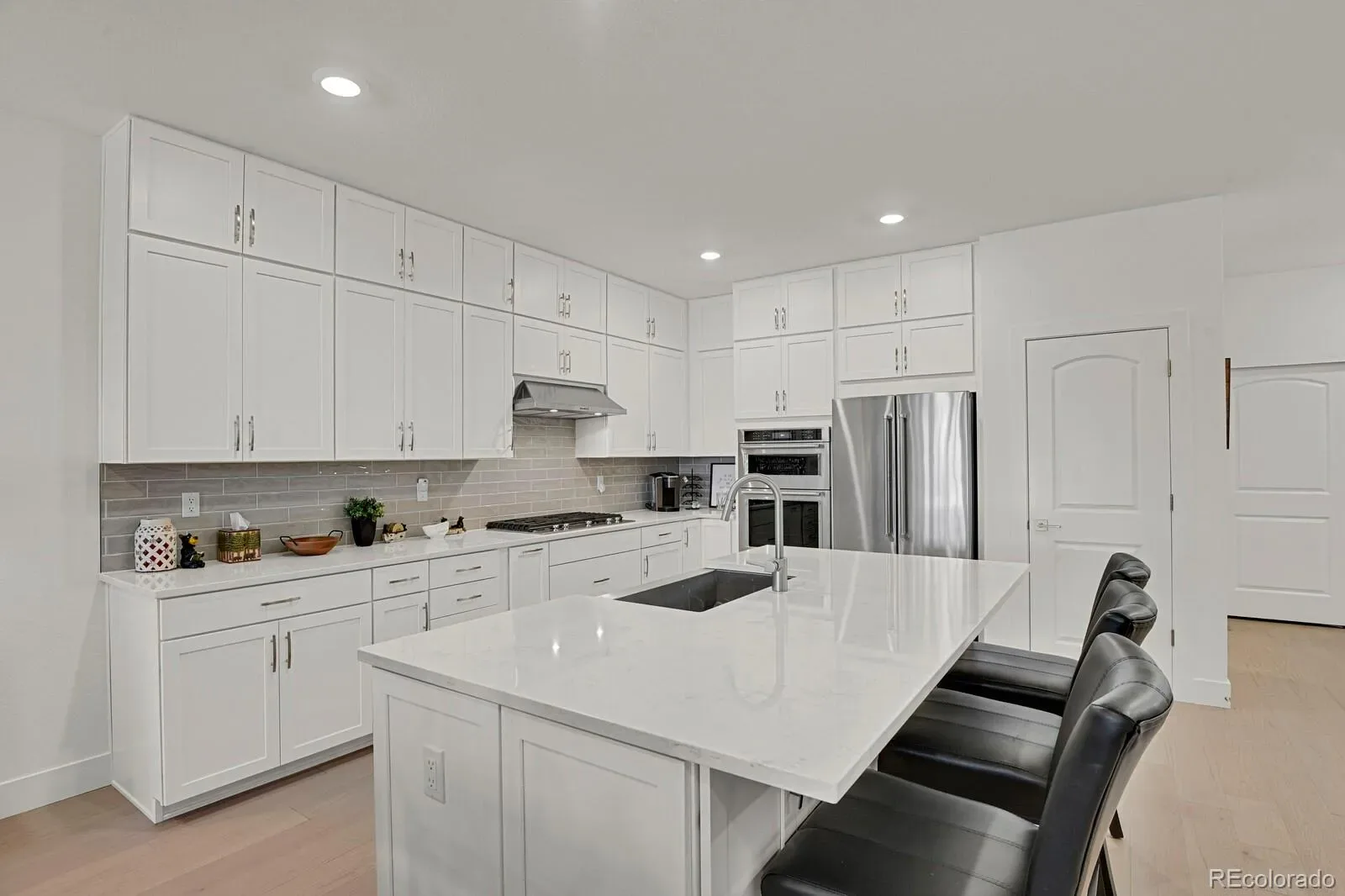 17323 W 93rd Place Arvada CO 80007 | MLS #REC8471178 03132026063528 1600 26
