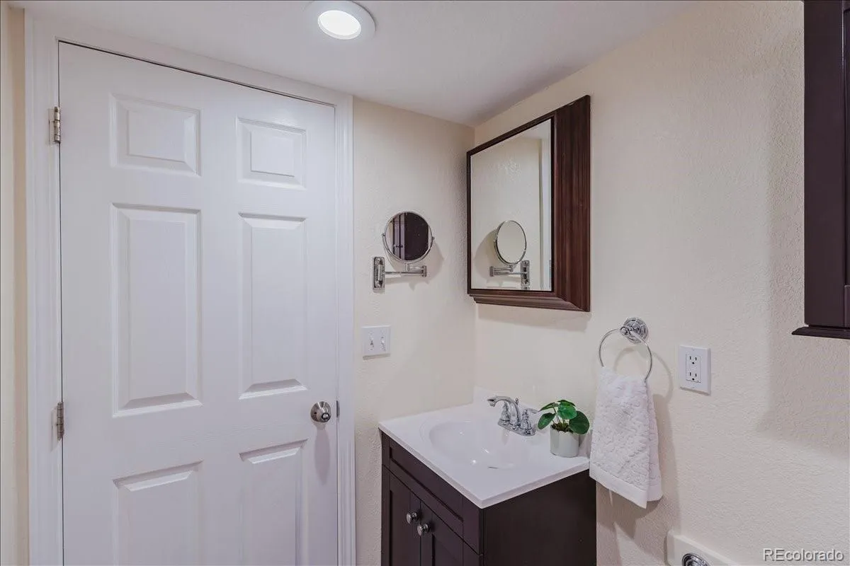 04172026220755 1200 32