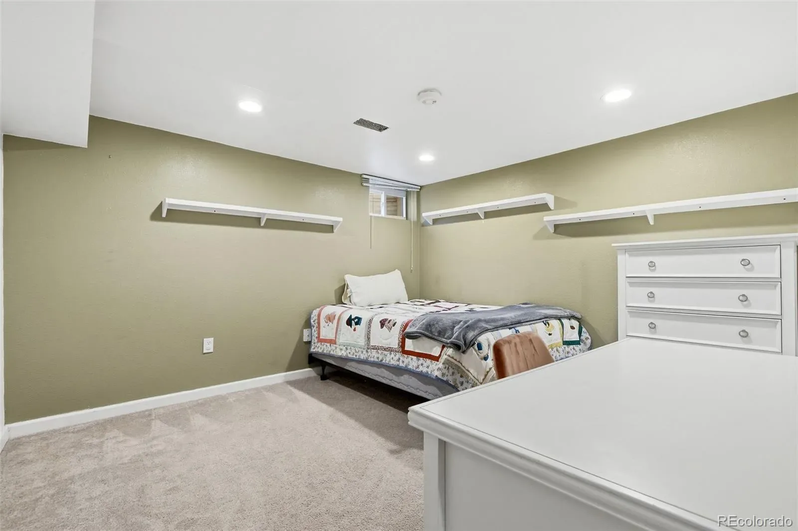 03192026213459 1600 24