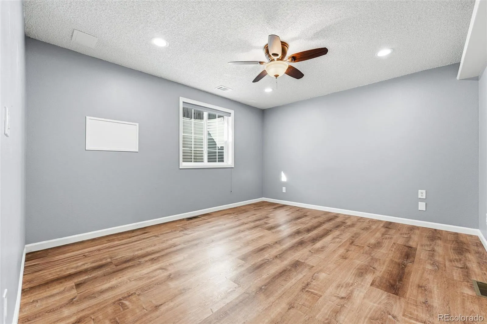 04152026032006 1600 24