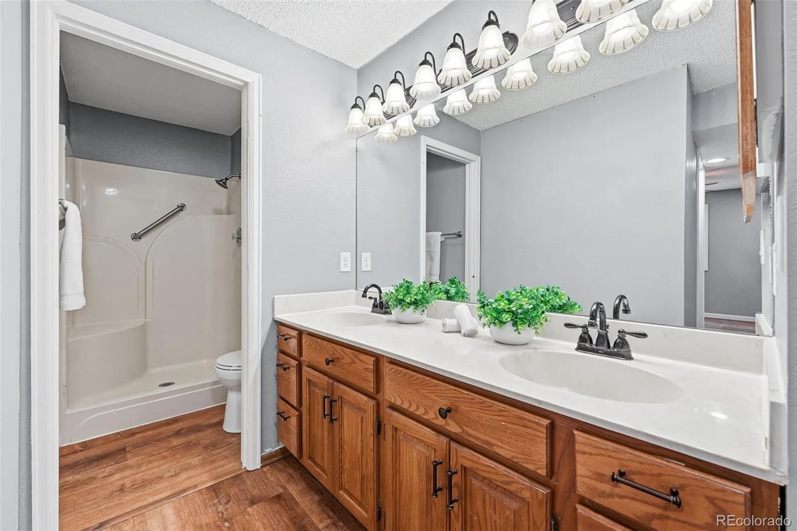 04152026032006 1600 32