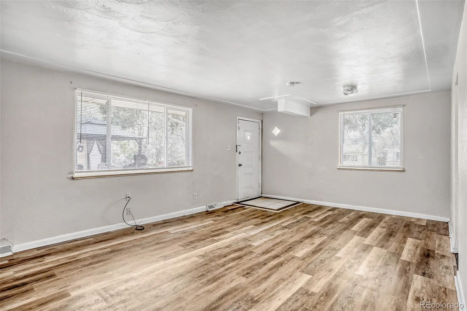 1231 Akron Street Aurora CO 80010 | MLS #REC8484174 09222026082141 1600 1