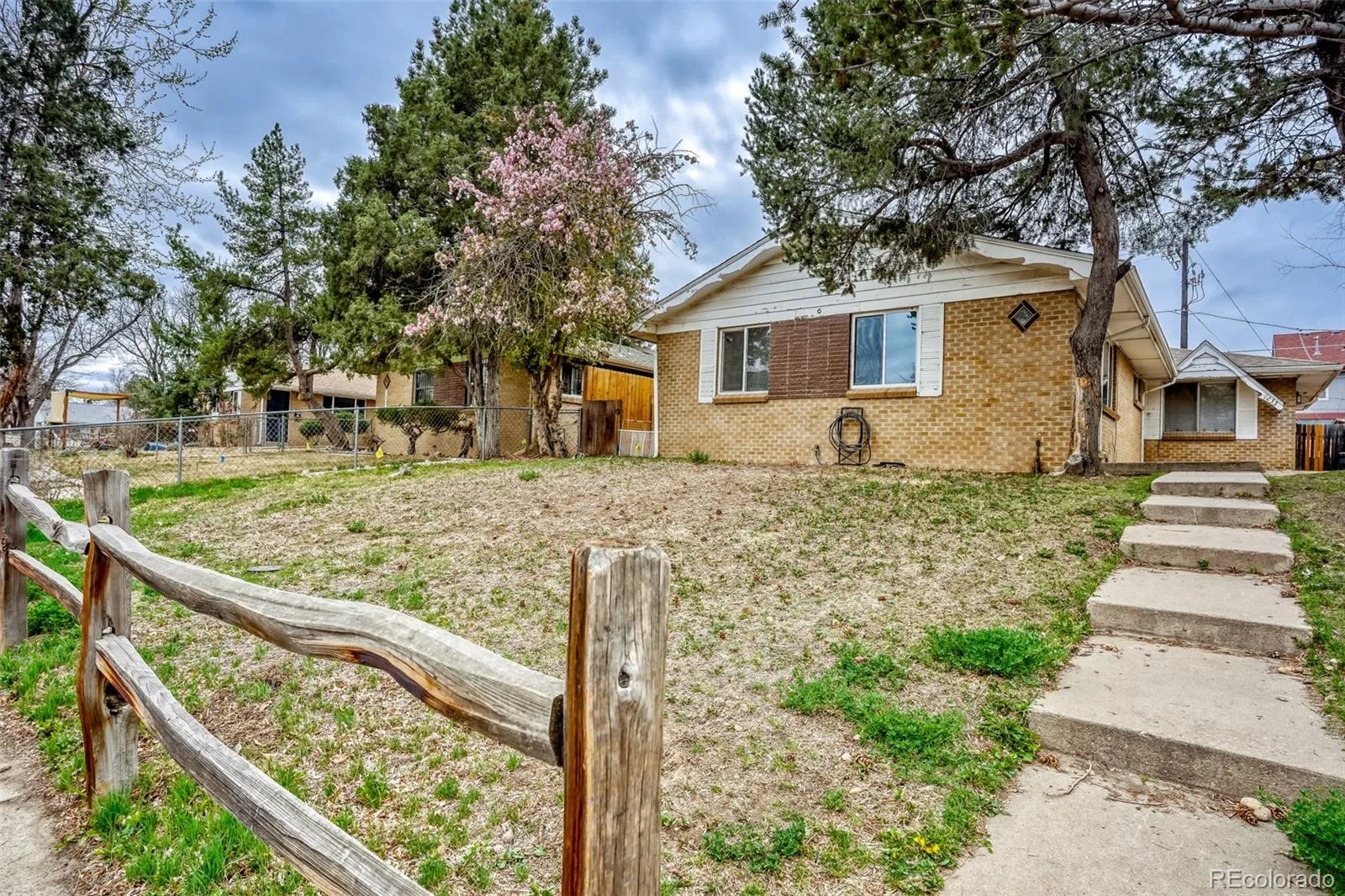 1231 Akron Street Aurora CO 80010 | MLS #REC8484174 09222026082141 1600 15