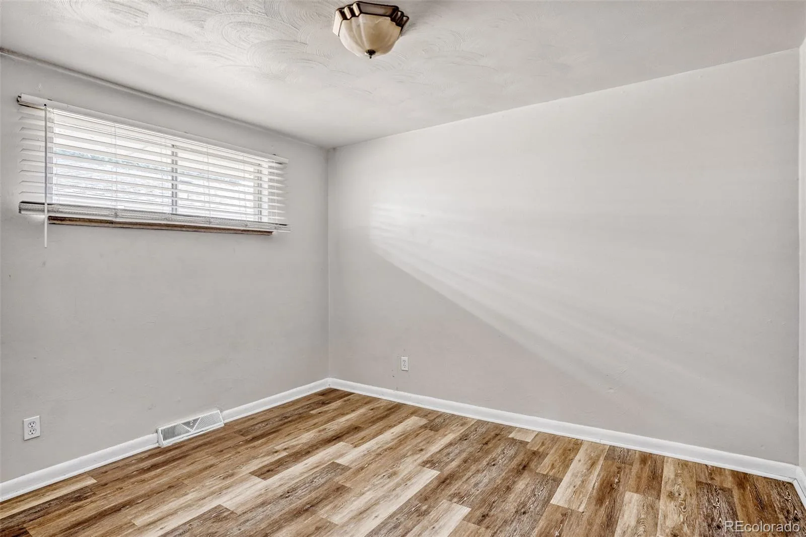 1231 Akron Street Aurora CO 80010 | MLS #REC8484174 09222026082141 1600 9