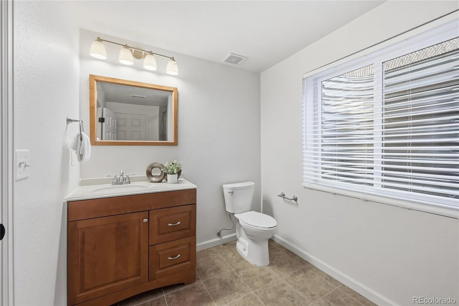 19095 E Progress Avenue Centennial CO 80015 MLS #REC8490518 04242026185055 1600 27