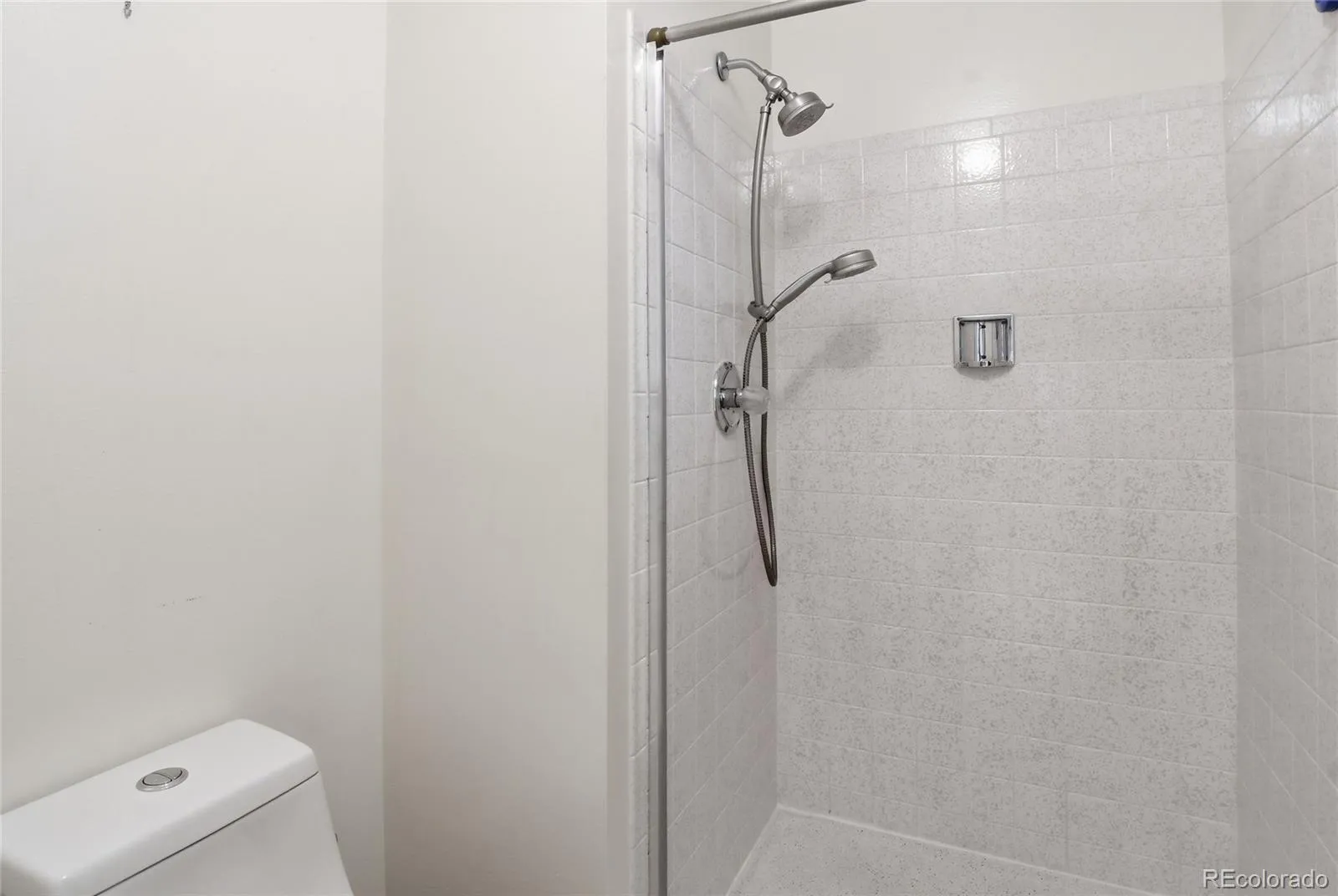 6043 S Glencoe Way Centennial CO 80121 MLS #REC8494161 05202026223330 1600 27