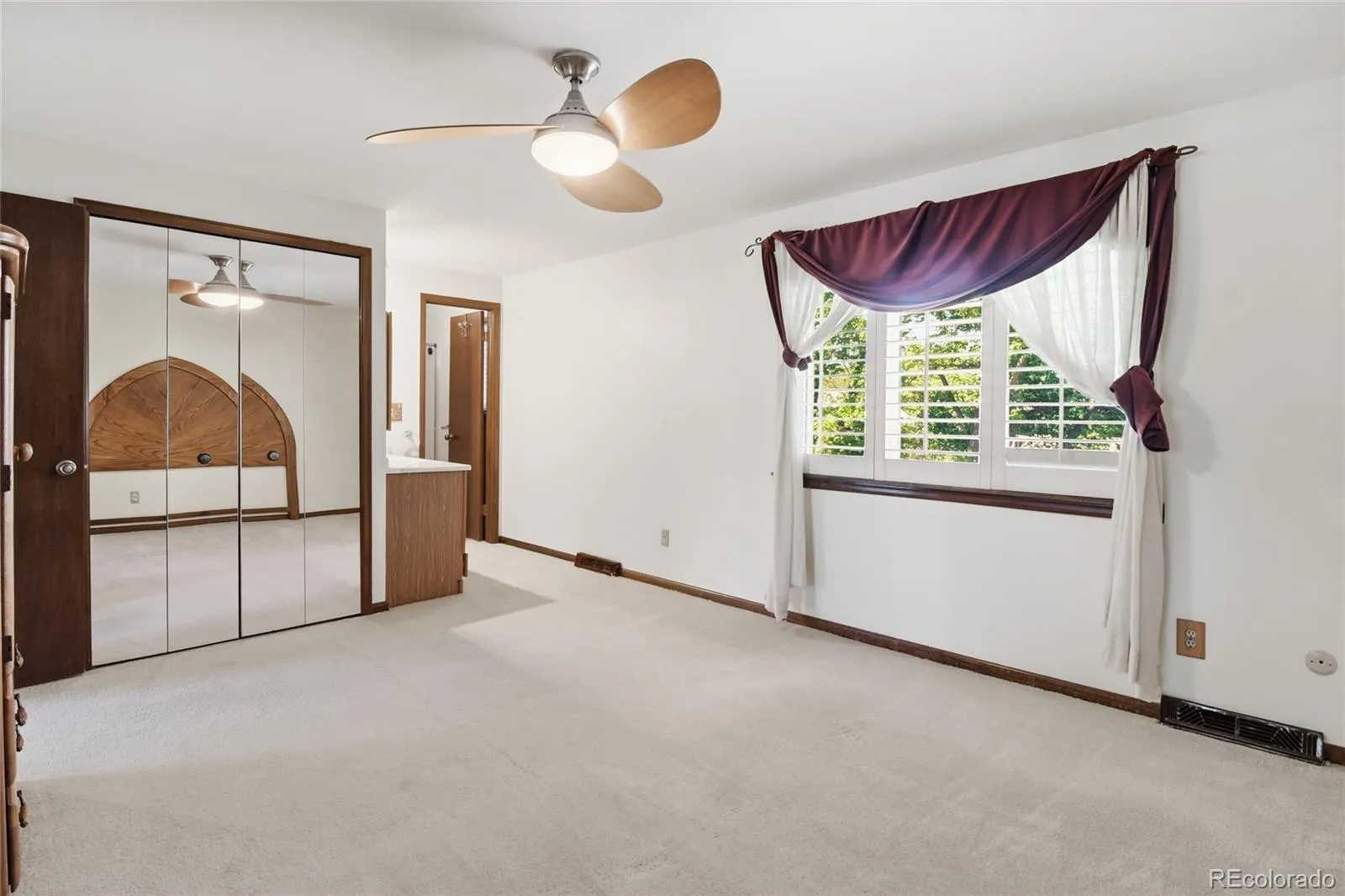 6043 S Glencoe Way Centennial CO 80121 MLS #REC8494161 05202026223330 1600 29