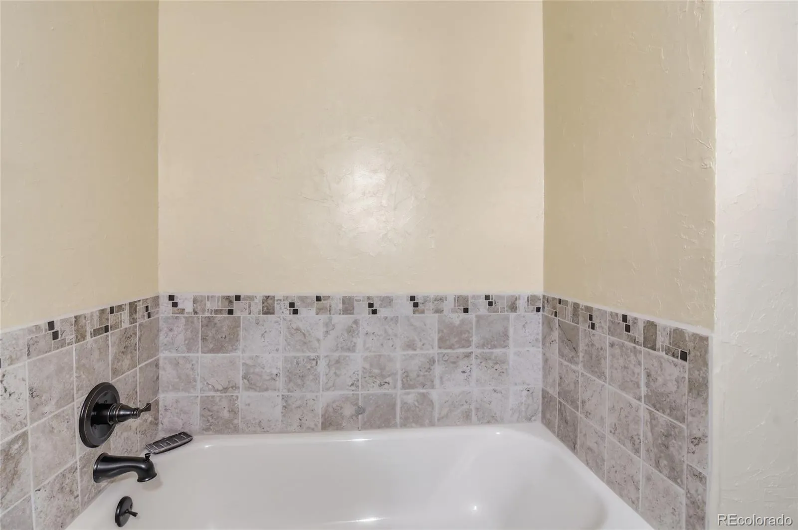 6043 S Glencoe Way Centennial CO 80121 MLS #REC8494161 05202026223330 1600 36