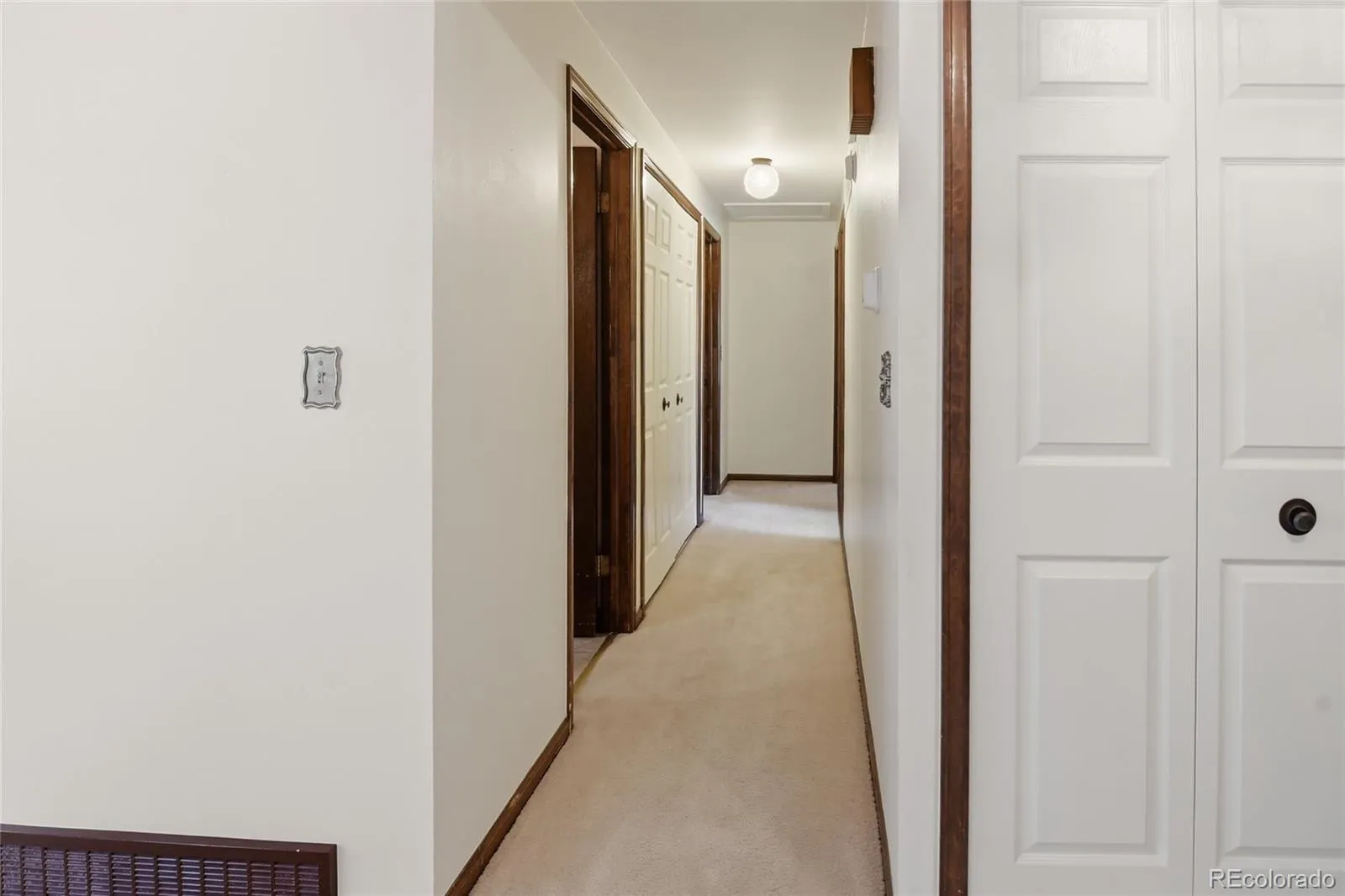 6043 S Glencoe Way Centennial CO 80121 MLS #REC8494161 05202026223330 1600 39