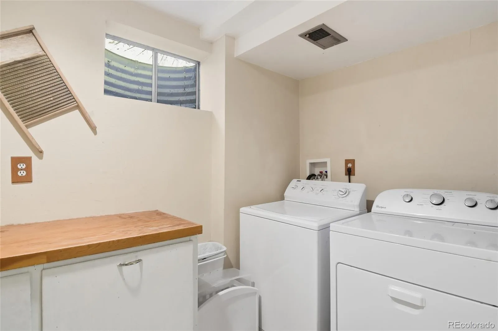 6043 S Glencoe Way Centennial CO 80121 MLS #REC8494161 05202026223330 1600 40