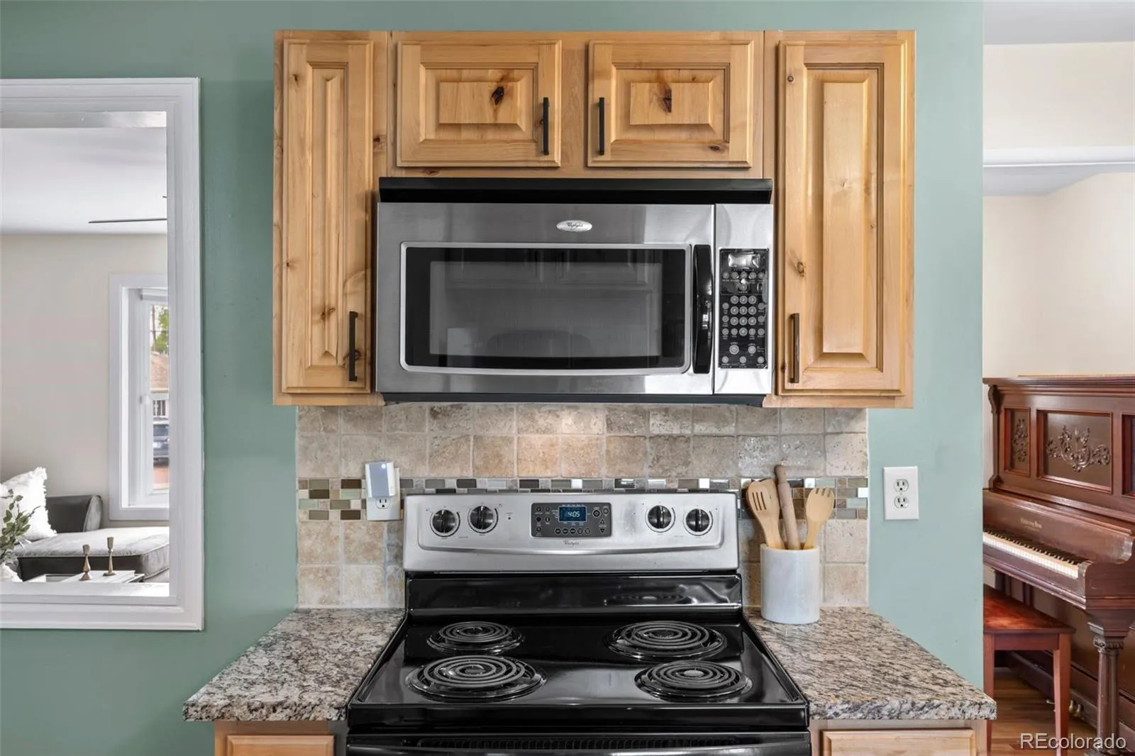 2631 S Newton Street Denver CO 80219 MLS #REC8506569 04302026183219 1600 19