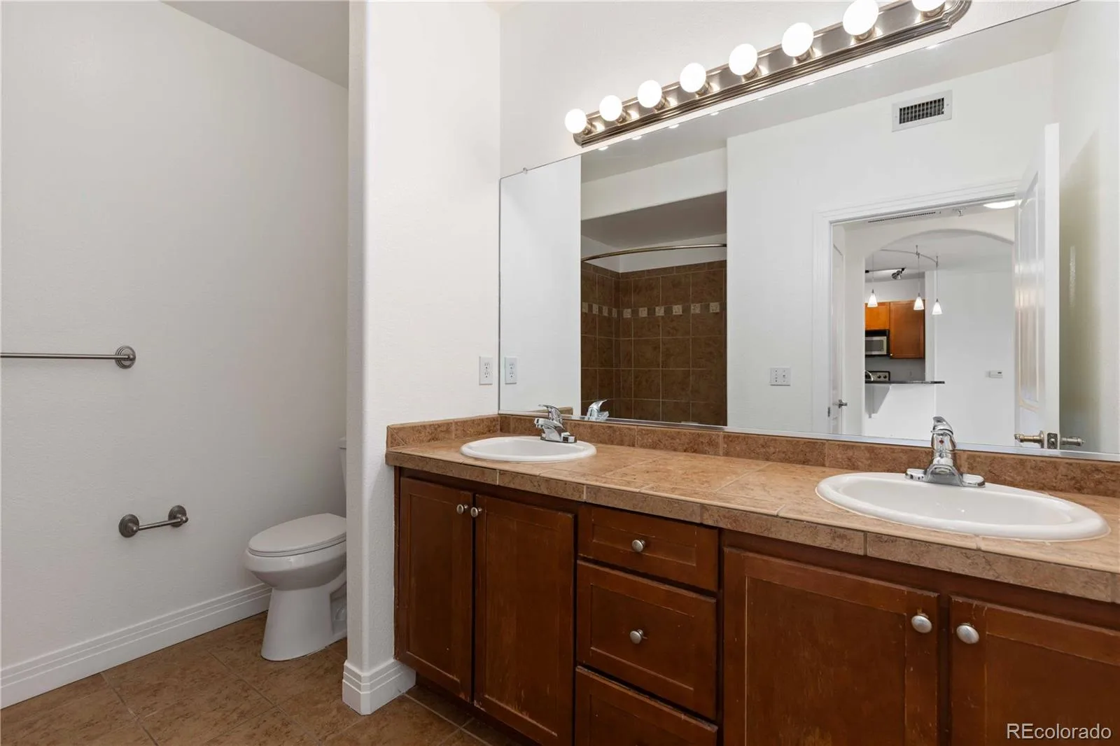 9059 E Panorama Circle #B211 Englewood CO 80112 | MLS #REC8508781 06092026192500 1600 13