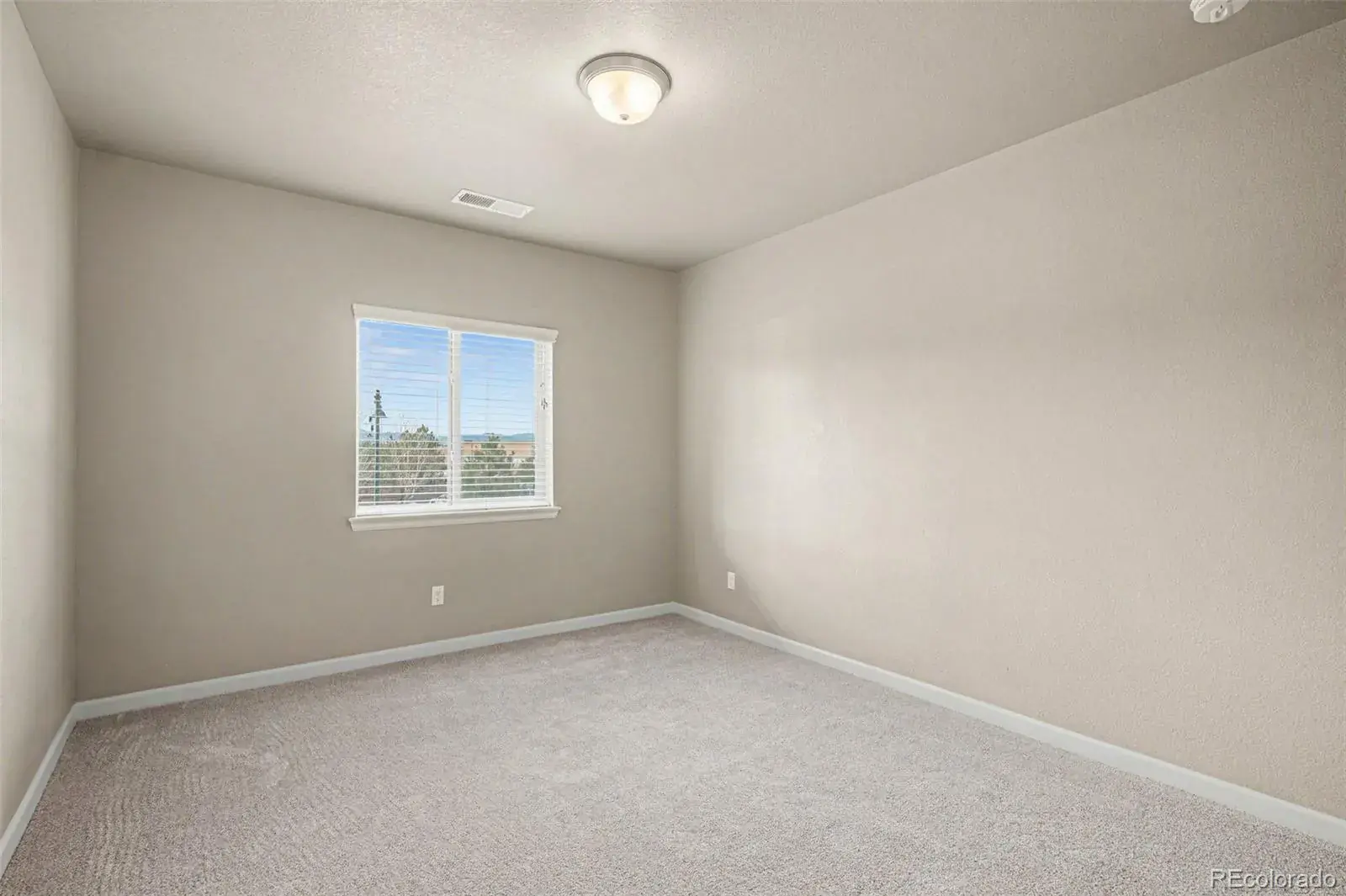 9258 Rockhurst Street #102 Highlands Ranch CO 80129 | MLS #REC8510636 02202026020822 1600 18
