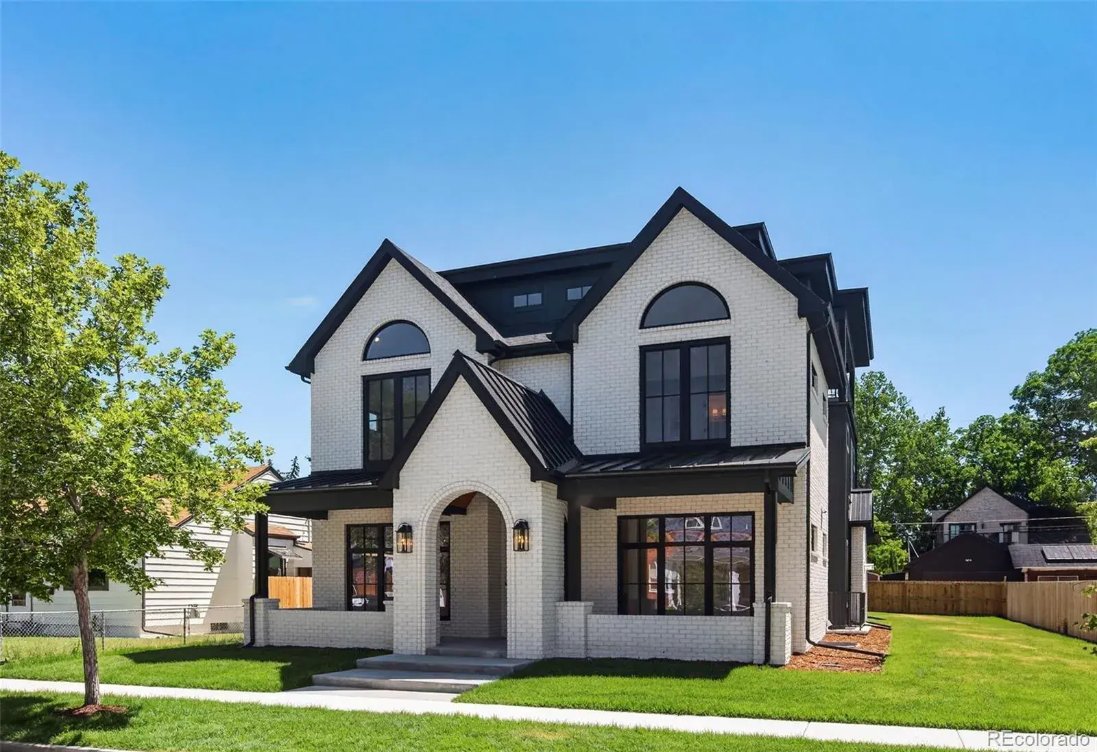 11052025204245 1600 12