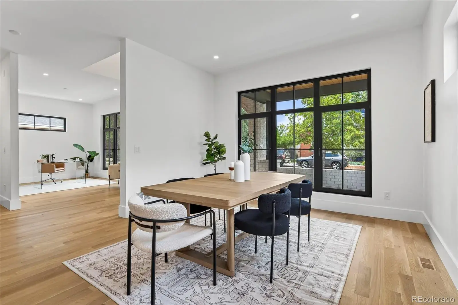 11052025204245 1600 15