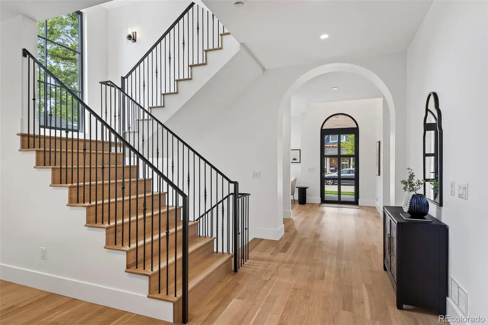 11052025204245 1600 28