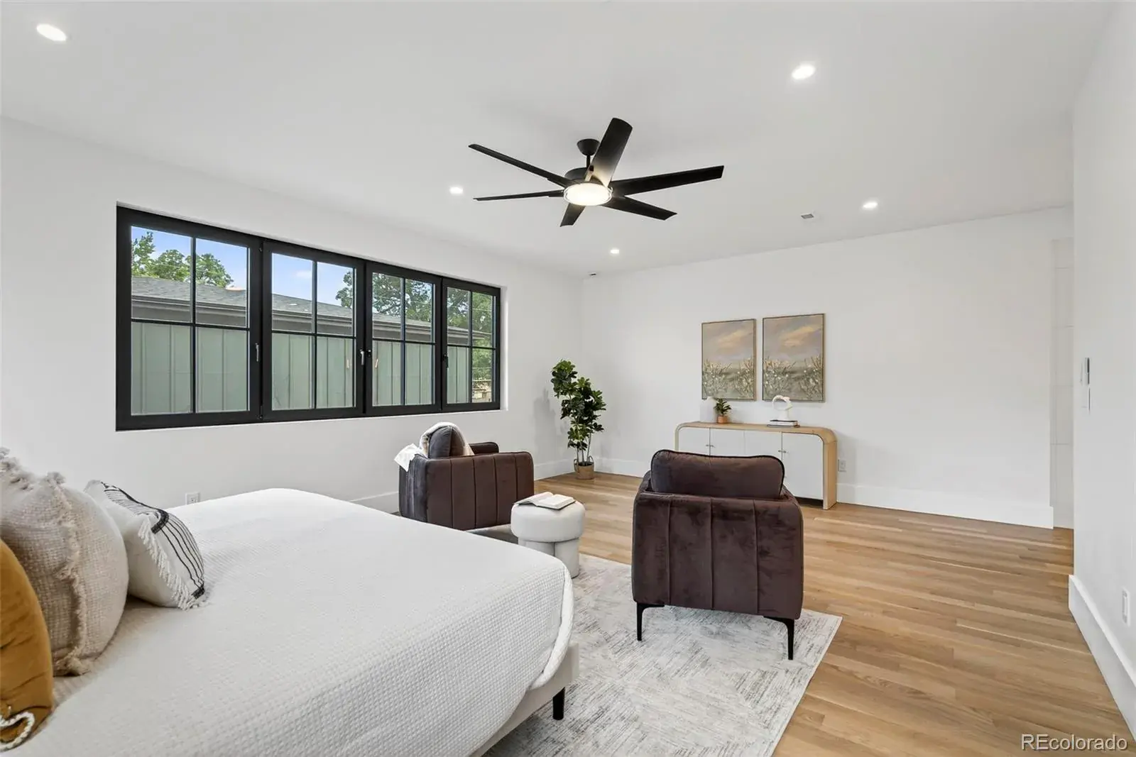 11052025204245 1600 32