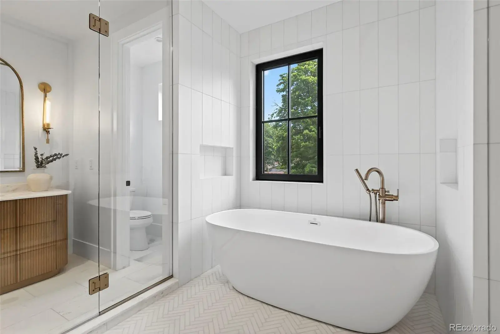 11052025204245 1600 35