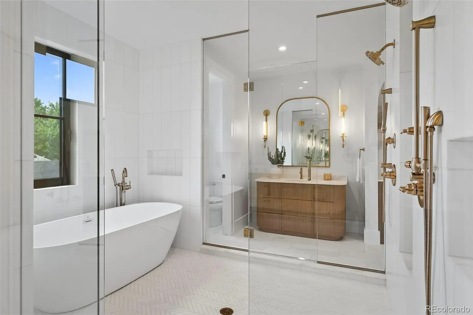 11052025204245 1600 36